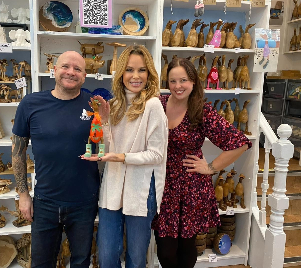 amanda holden painted a wooden duck at arty boat